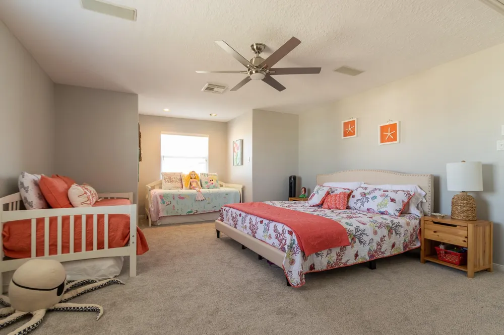 925 Tiki Drive Tiki Island, TX 77554