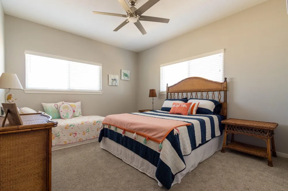 925 Tiki Drive Tiki Island, TX 77554