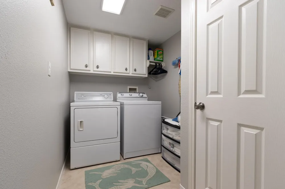 925 Tiki Drive Tiki Island, TX 77554