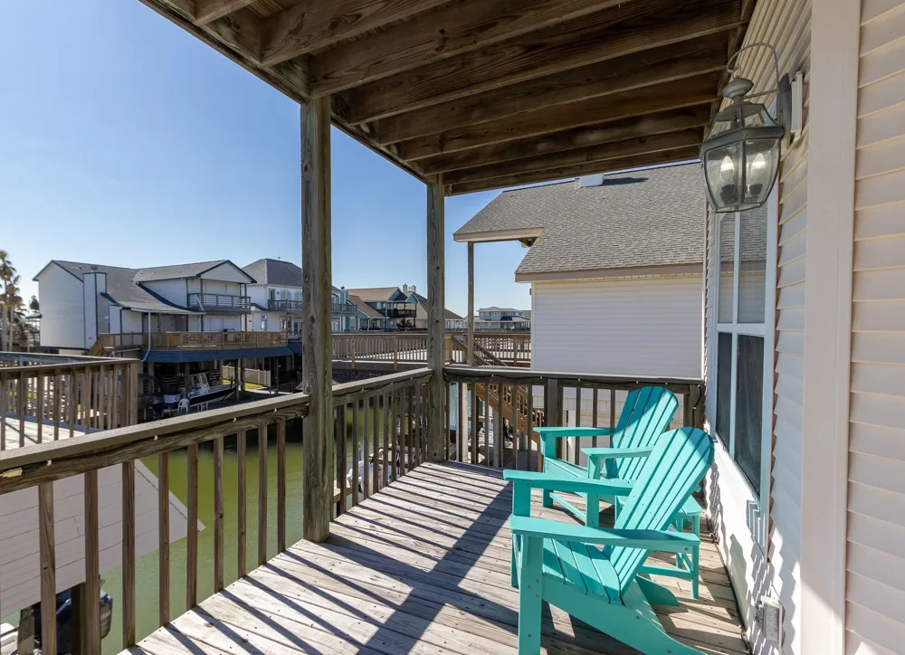 925 Tiki Drive Tiki Island, TX 77554