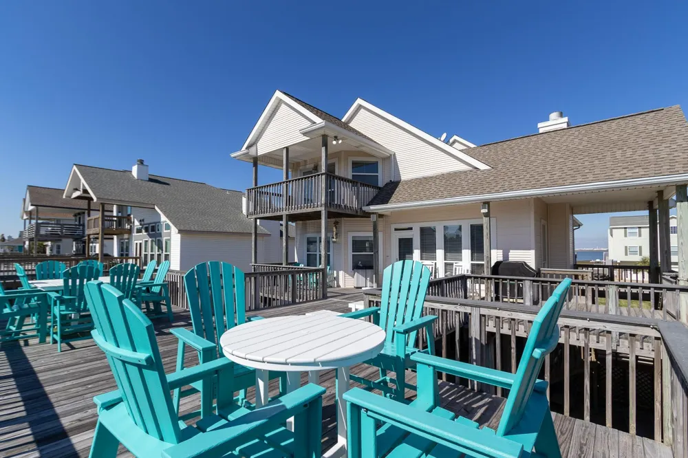 925 Tiki Drive Tiki Island, TX 77554