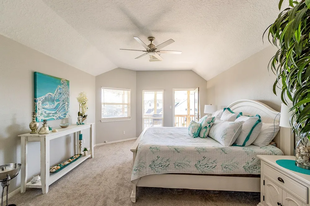 925 Tiki Drive Tiki Island, TX 77554