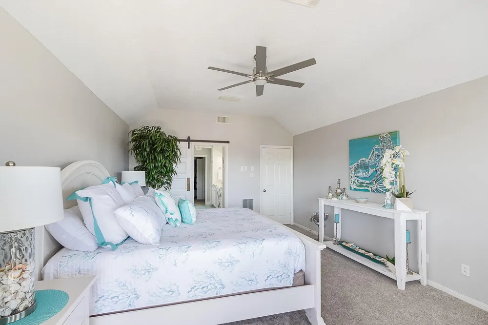 925 Tiki Drive Tiki Island, TX 77554