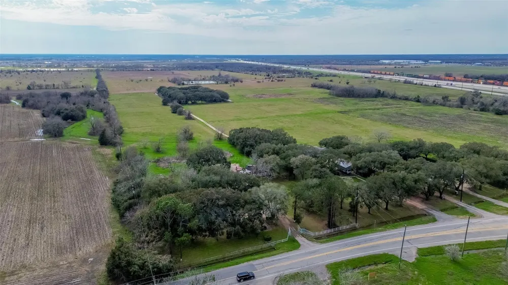 422 Fm 360 Road Beasley, TX 77417