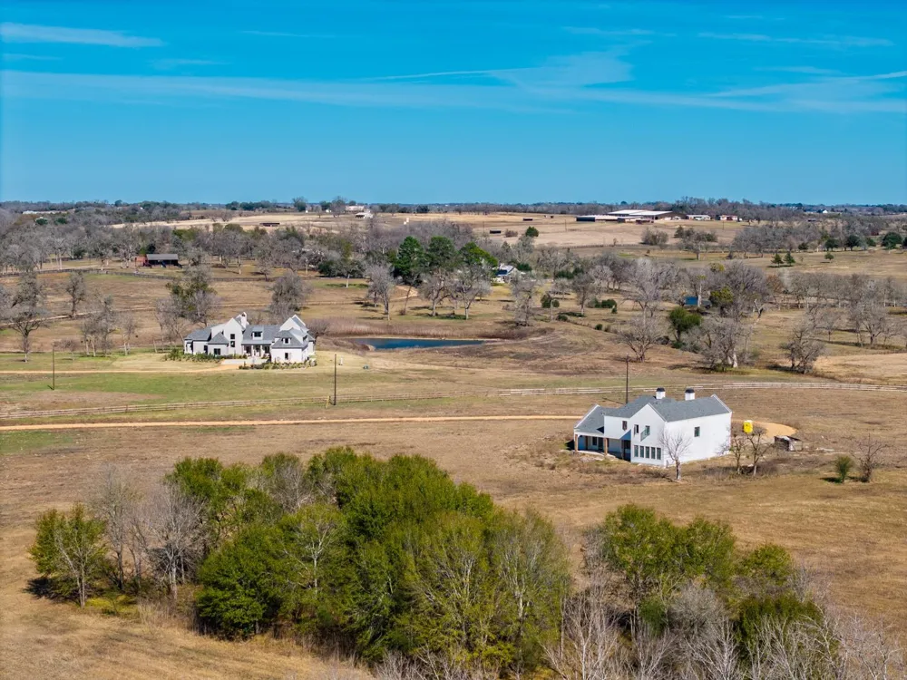 202 Blackberry Lane Washington, TX 77880