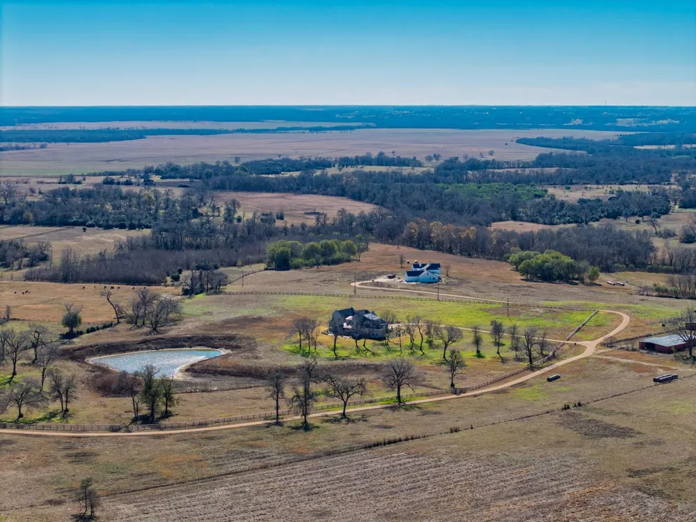 202 Blackberry Lane Washington, TX 77880