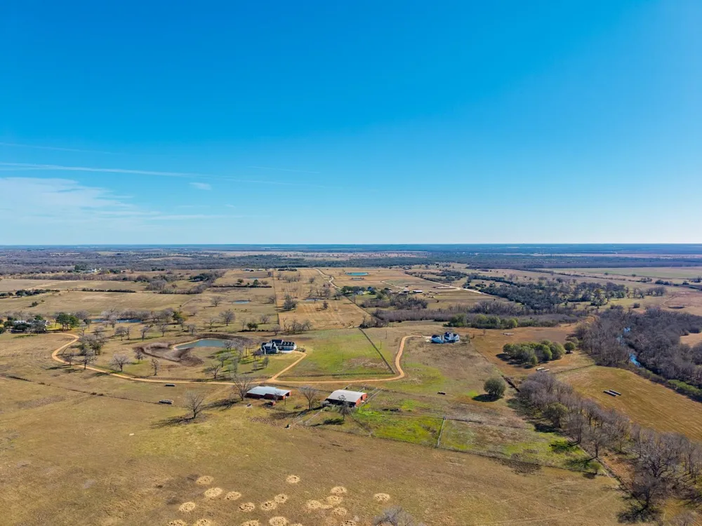 202 Blackberry Lane Washington, TX 77880