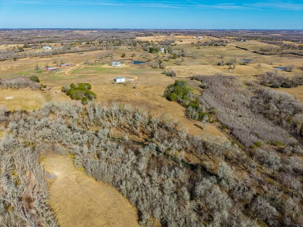 202 Blackberry Lane Washington, TX 77880