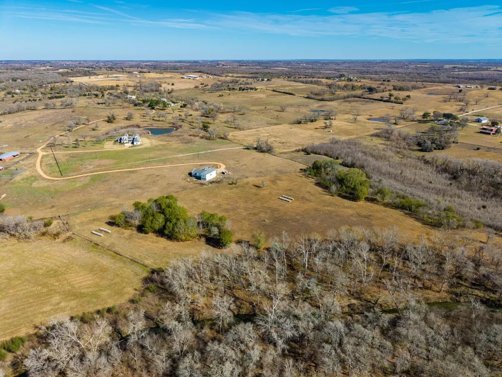 202 Blackberry Lane Washington, TX 77880
