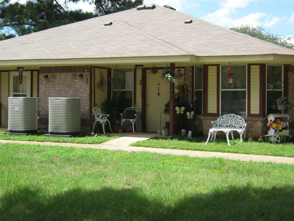 716 Gardner Dr Palestine, TX 75803