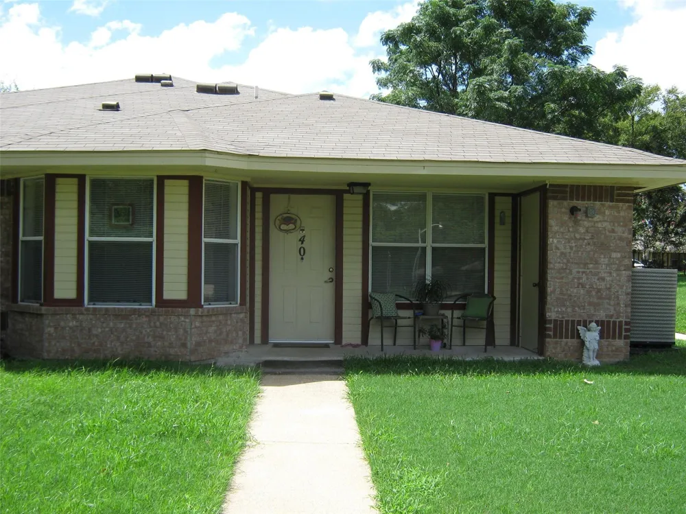 716 Gardner Dr Palestine, TX 75803