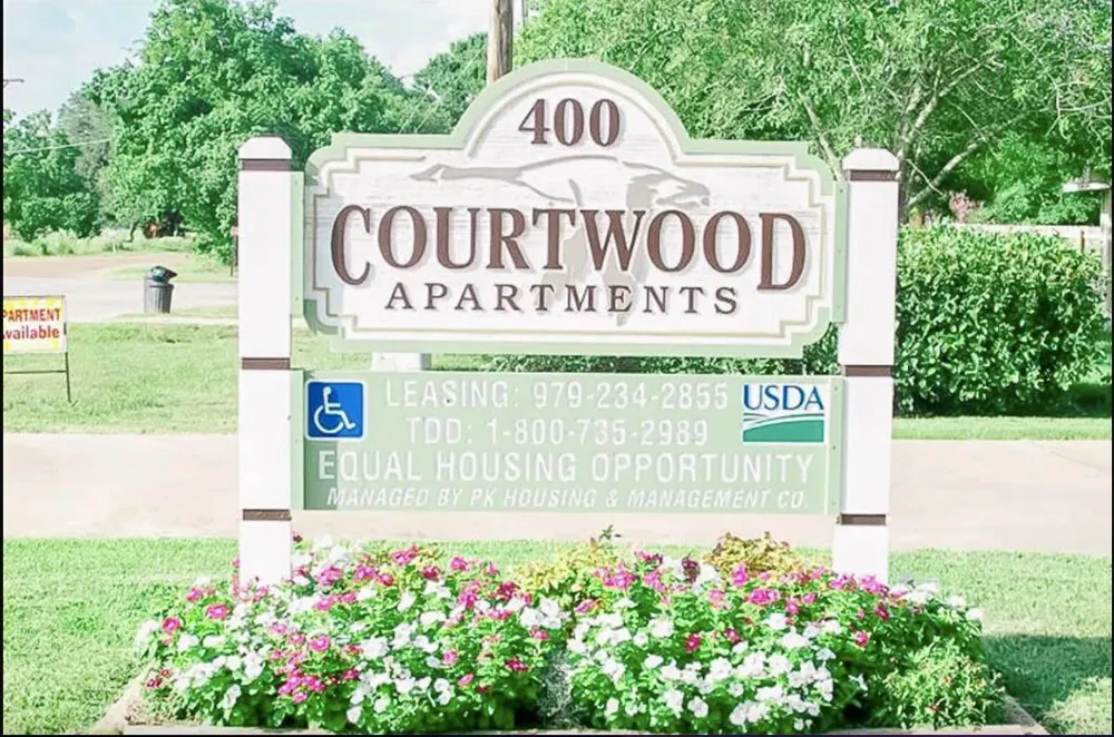 400 S Austin Road Eagle Lake, TX 77434