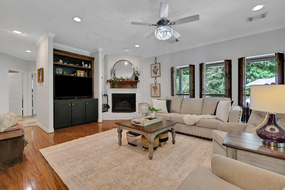 991 Kings Way Coldspring, TX 77331