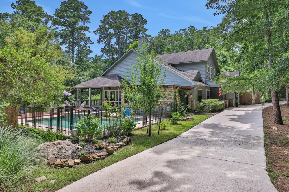 991 Kings Way Coldspring, TX 77331