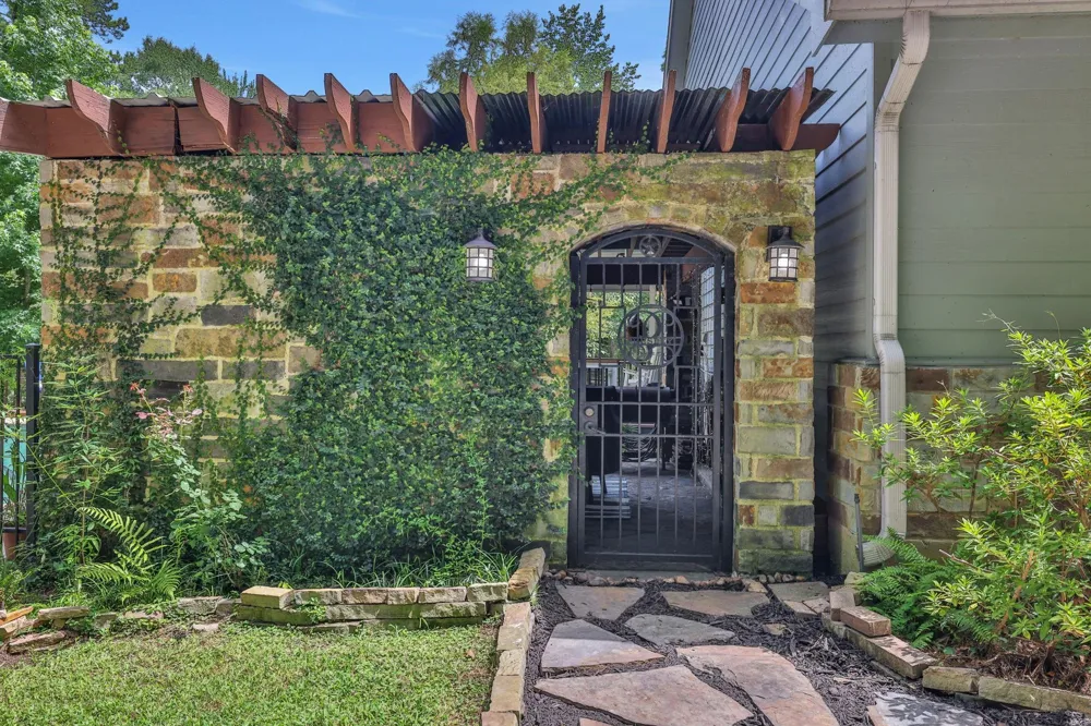991 Kings Way Coldspring, TX 77331