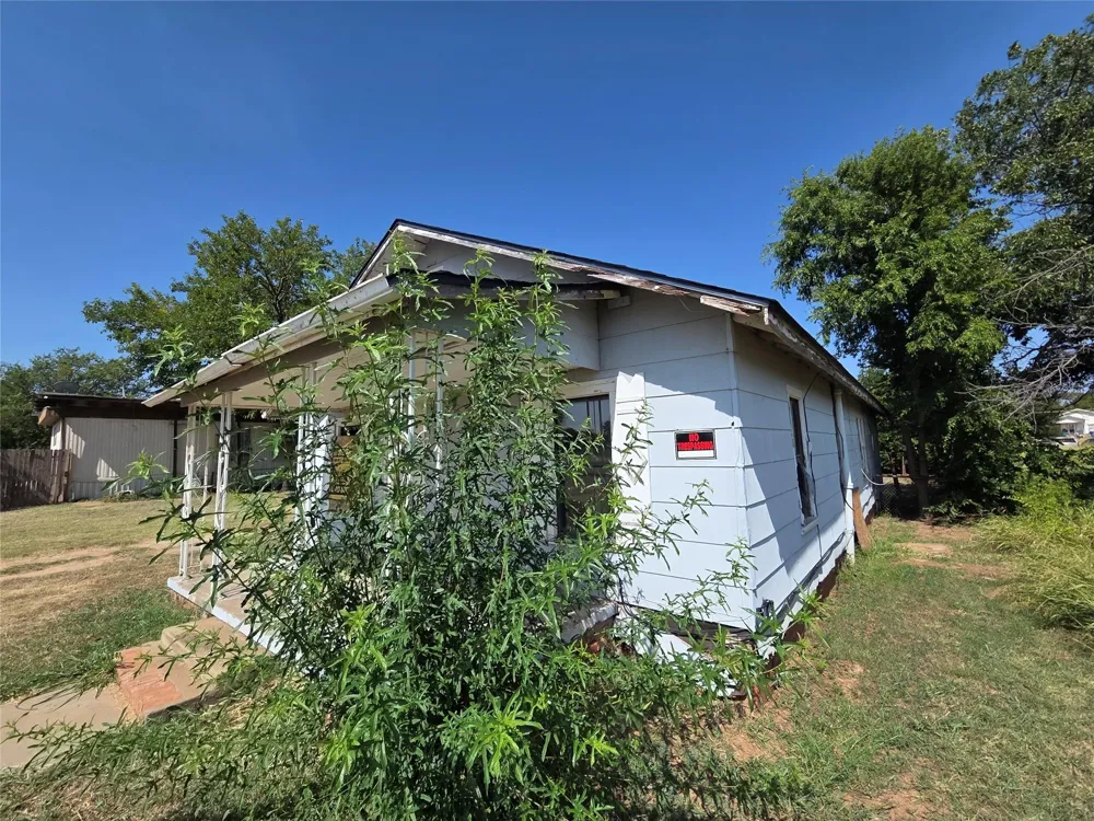 503 Electra Street Electra, TX 76360