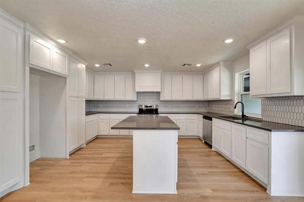1211 Mere Drive Pinehurst, TX 77362