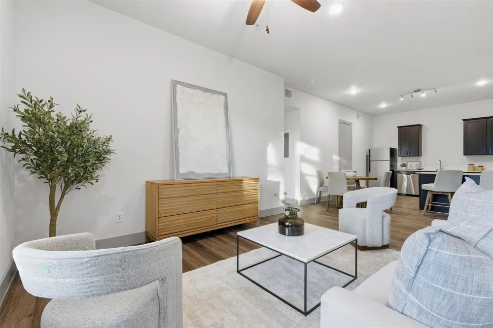 4509 Mount Vernon Street #11