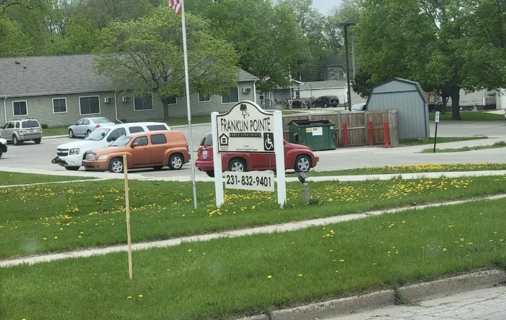 424 W Ave Reed City Franklin, MI 49677