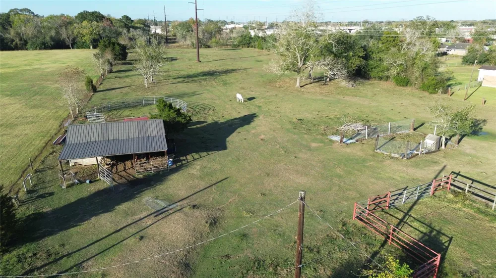 1006 Sinclair Street West Columbia, TX 77486