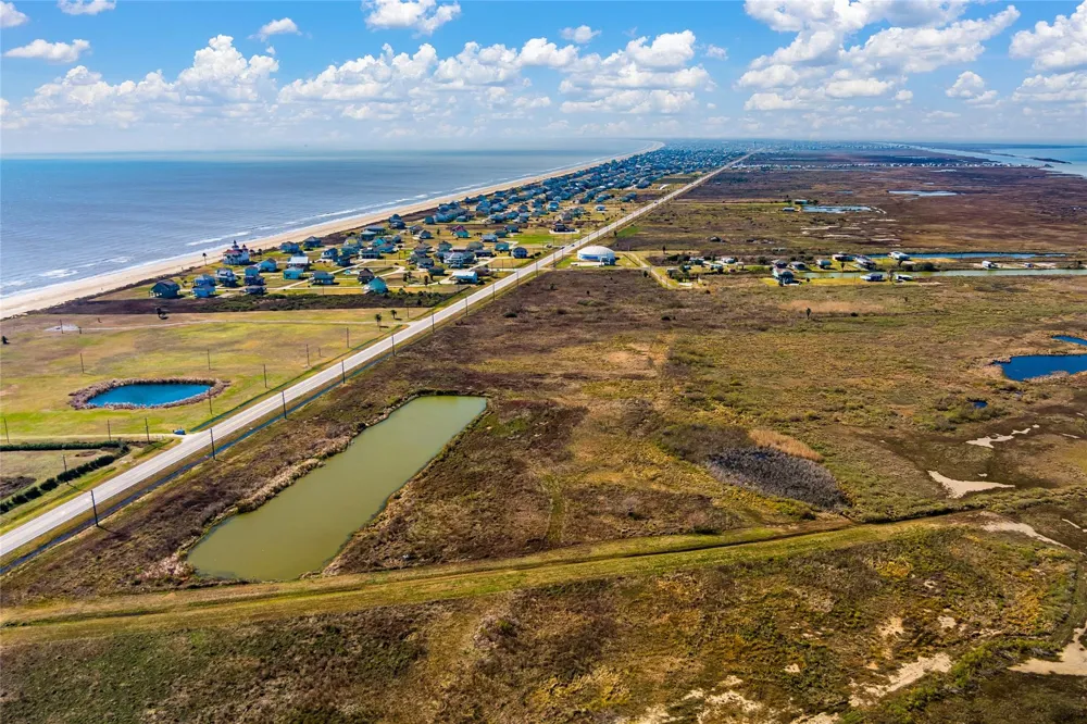 201 Tx-87 Gilchrist, TX 77617