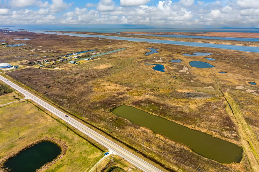 201 Tx-87 Gilchrist, TX 77617