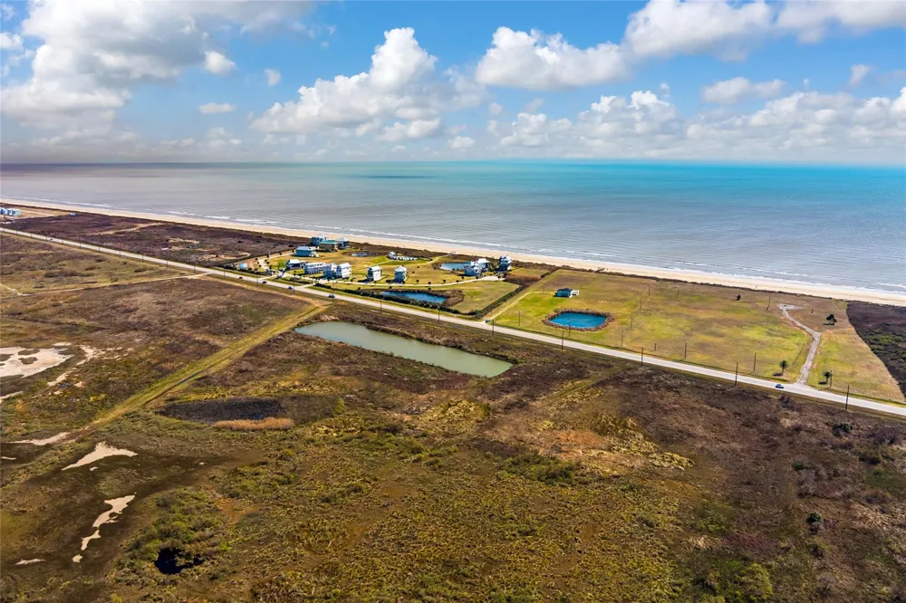201 Tx-87 Gilchrist, TX 77617