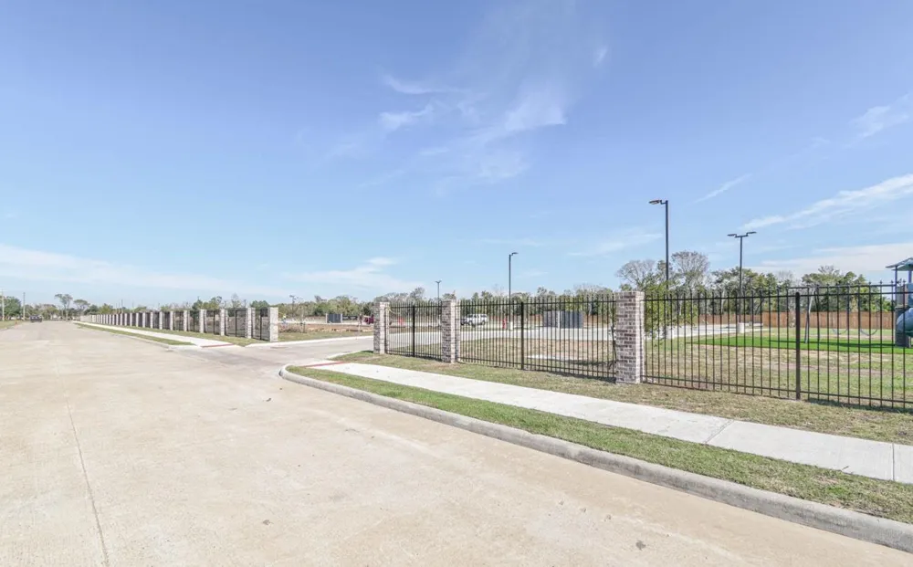 500 Legacy #404 Alvin, TX 77511