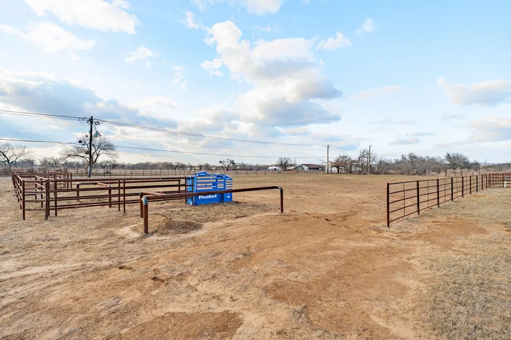 1193 Withers Road Mineral Wells, TX 76067