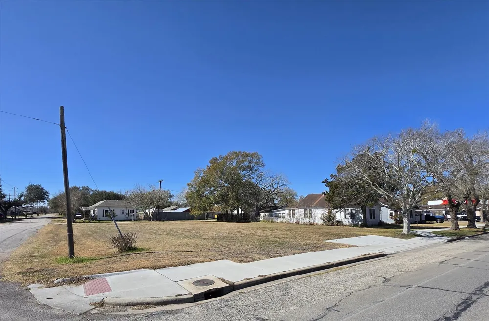 612 S Mechanic Street El Campo, TX 77437