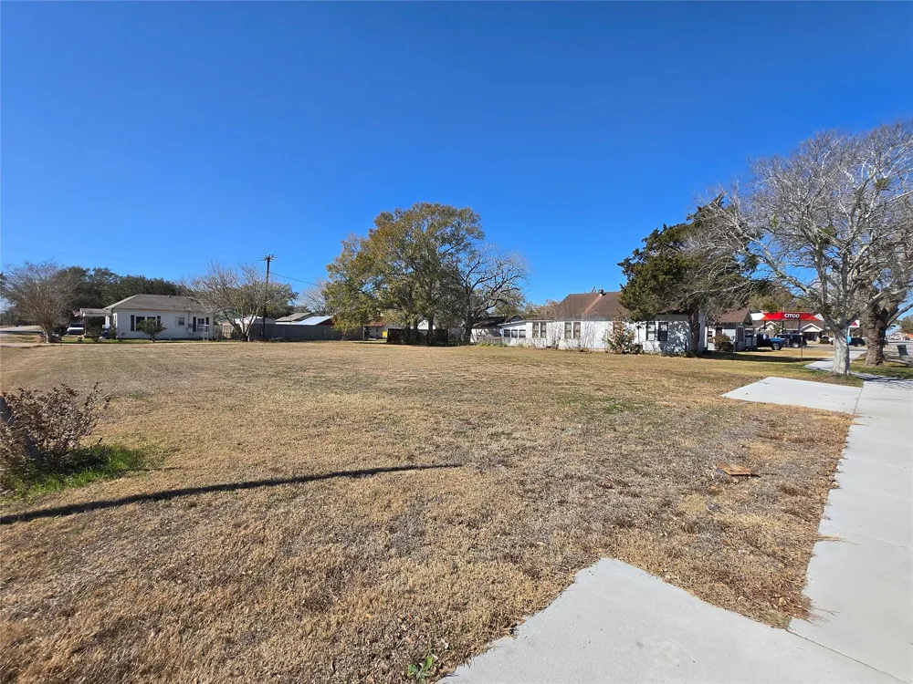 612 S Mechanic Street El Campo, TX 77437