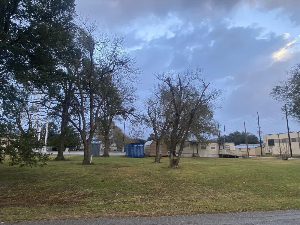 1304 Penick Road Waller, TX 77484