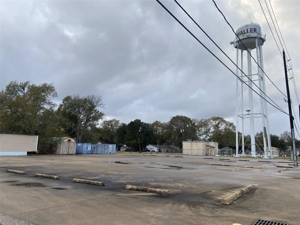 1304 Penick Road Waller, TX 77484