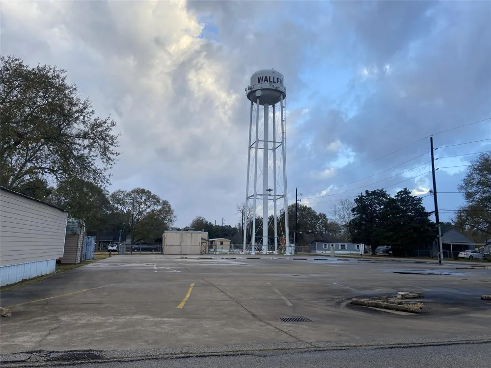 1304 Penick Road Waller, TX 77484