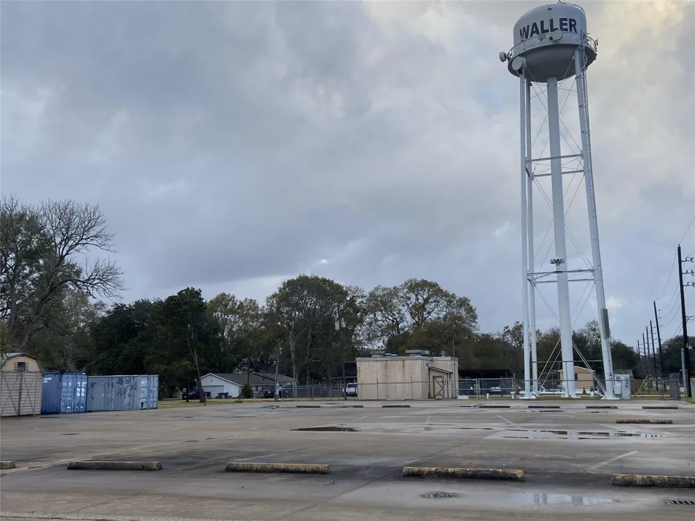 1304 Penick Road Waller, TX 77484