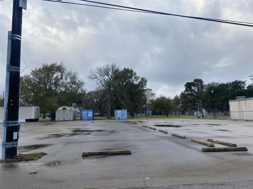 1304 Penick Road Waller, TX 77484