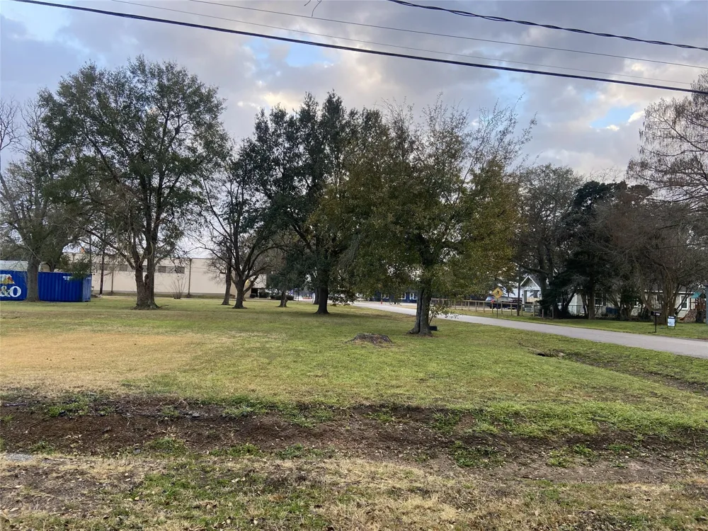 1304 Penick Road Waller, TX 77484