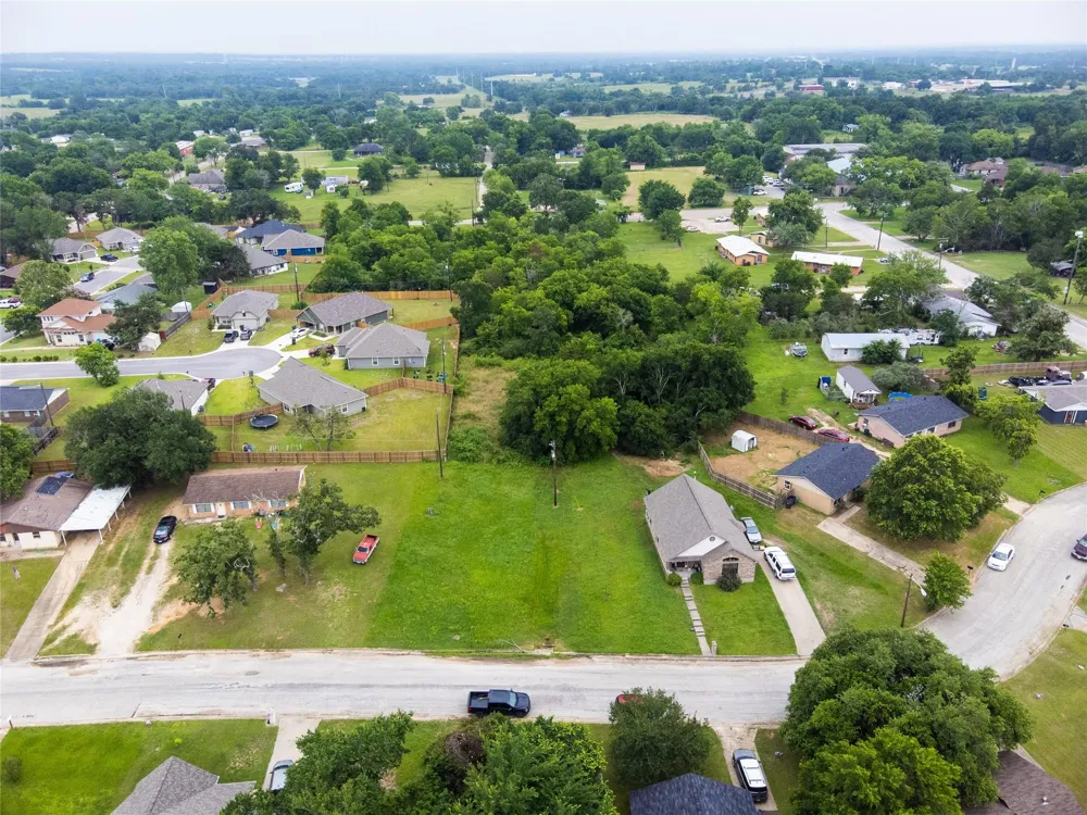 401 W Kleb Street Caldwell, TX 77836