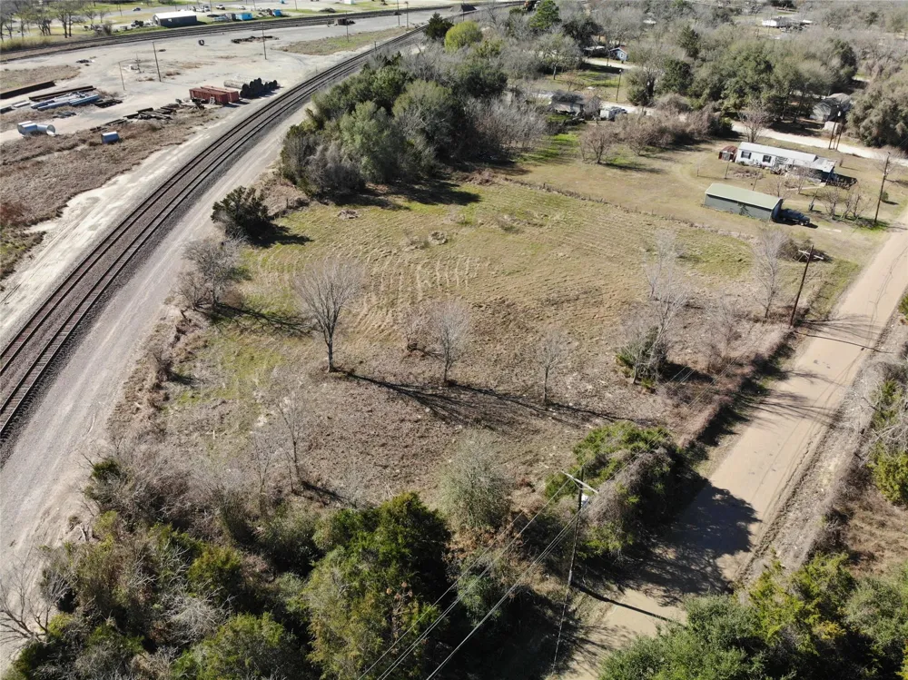 1 Low Wood Somerville, TX 77879