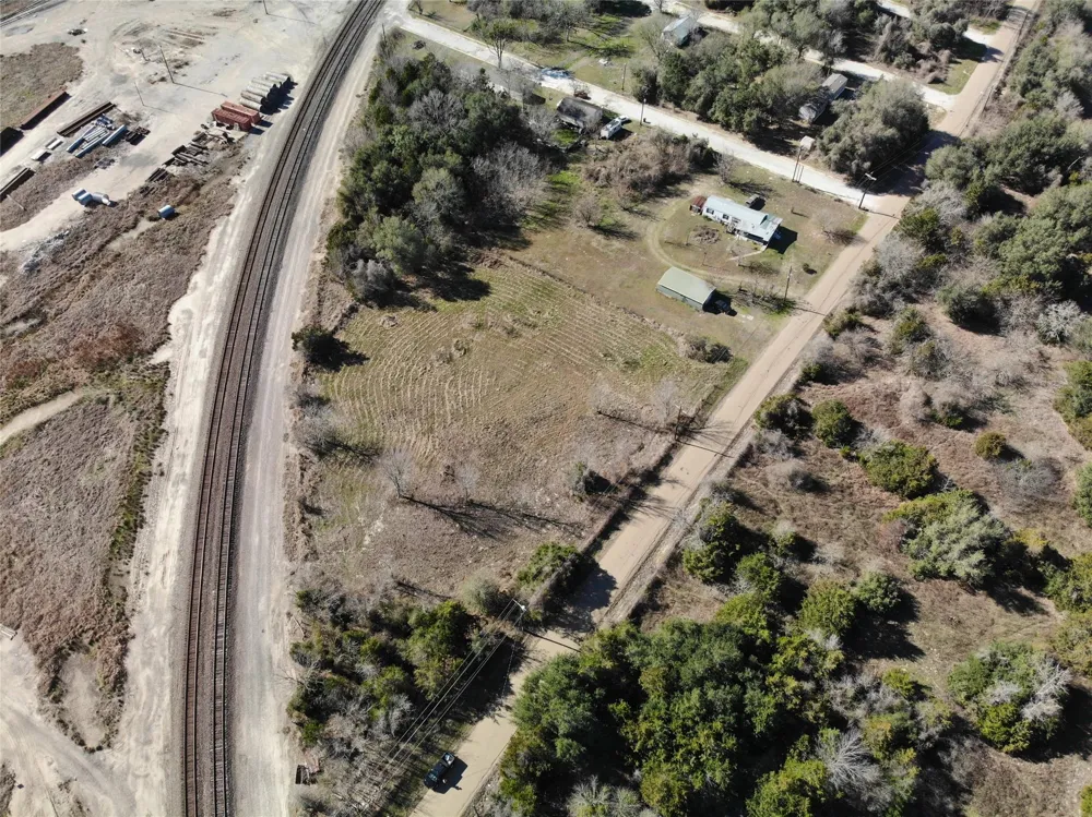 1 Low Wood Somerville, TX 77879