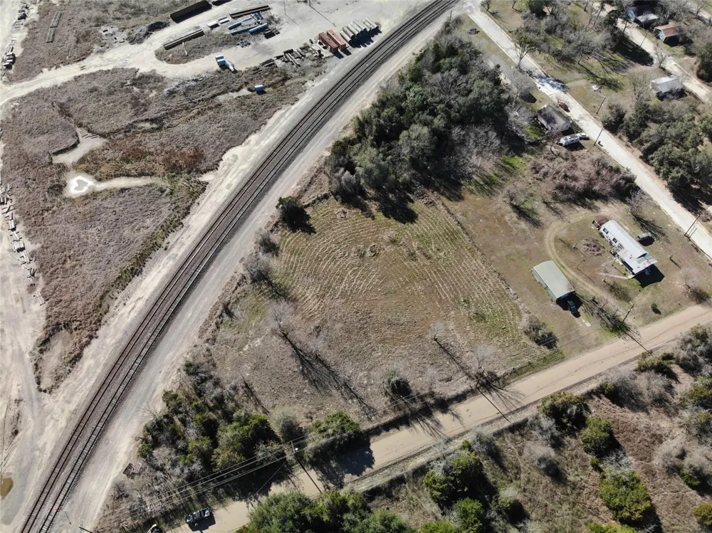1 Low Wood Somerville, TX 77879