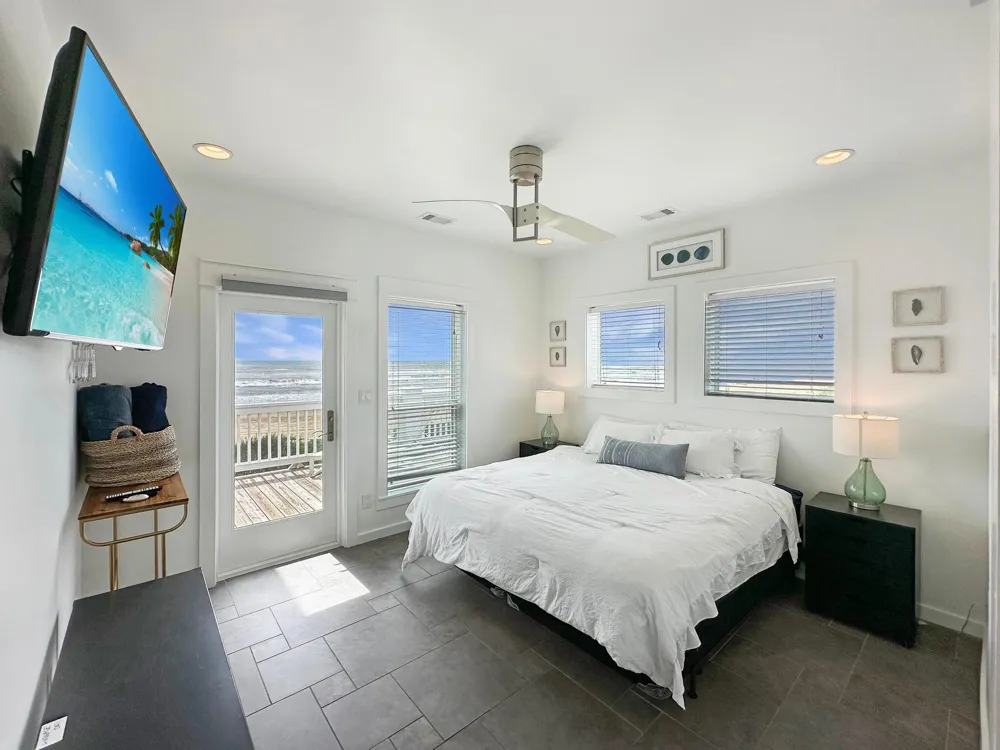 2496 Gilmore Crystal Beach, TX 77650