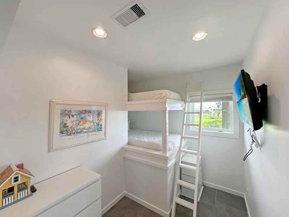 2496 Gilmore Crystal Beach, TX 77650