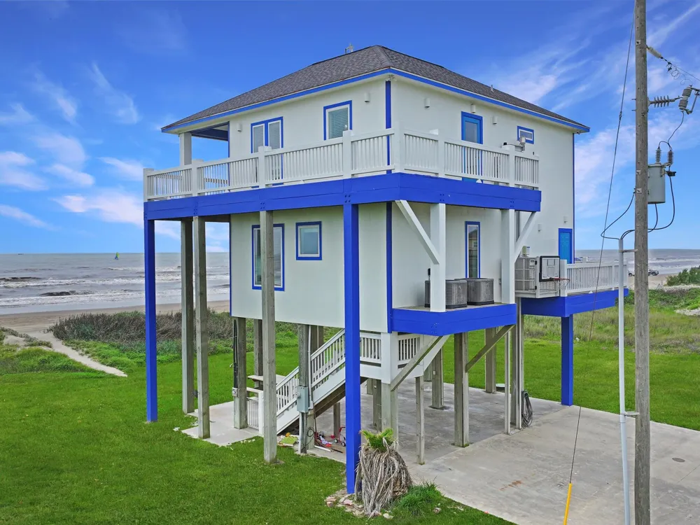 2496 Gilmore Crystal Beach, TX 77650