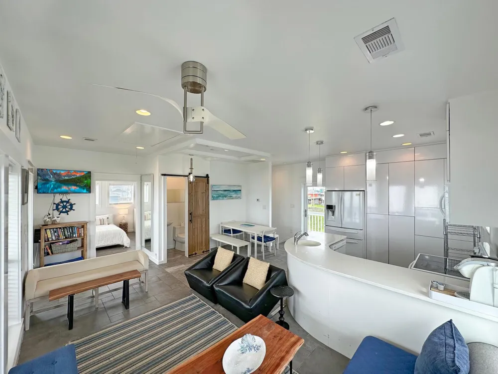 2496 Gilmore Crystal Beach, TX 77650