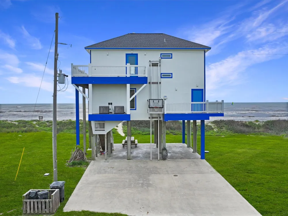 2496 Gilmore Crystal Beach, TX 77650