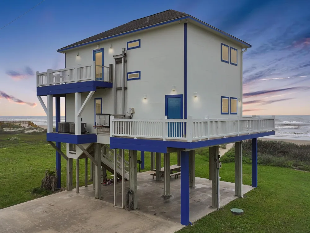 2496 Gilmore Crystal Beach, TX 77650