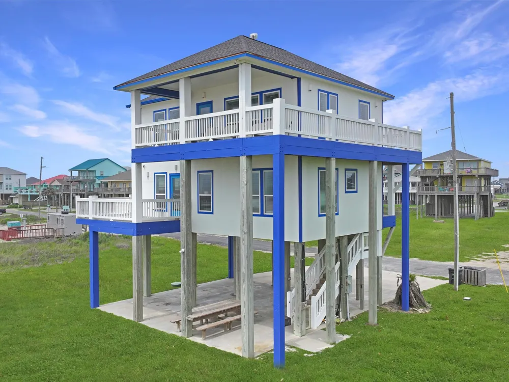 2496 Gilmore Crystal Beach, TX 77650