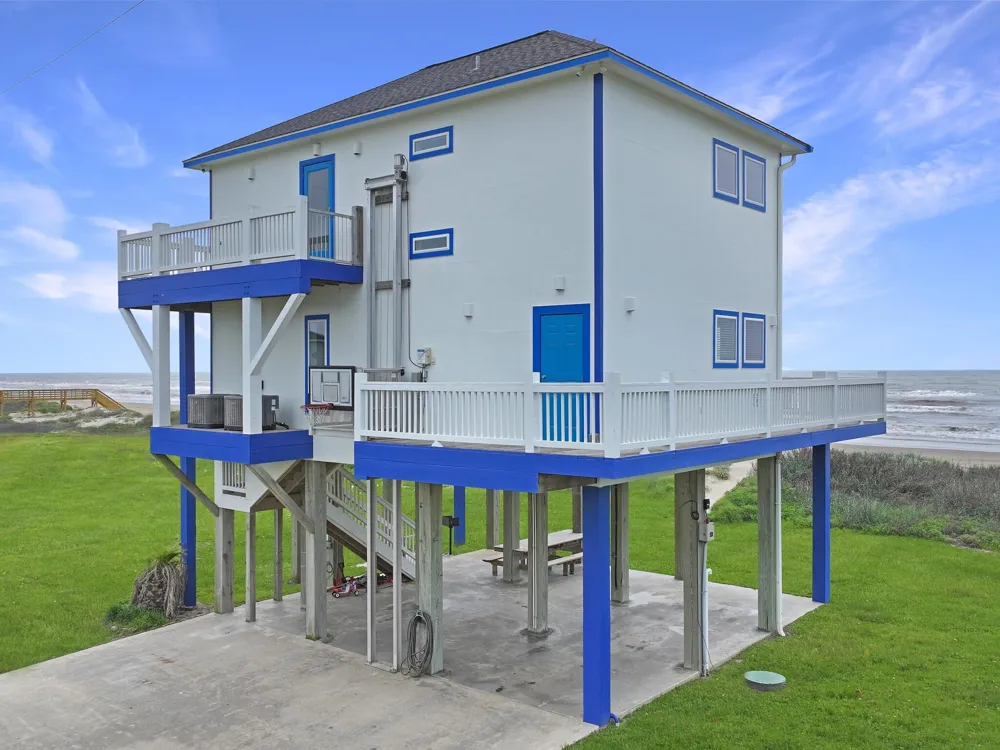 2496 Gilmore Crystal Beach, TX 77650