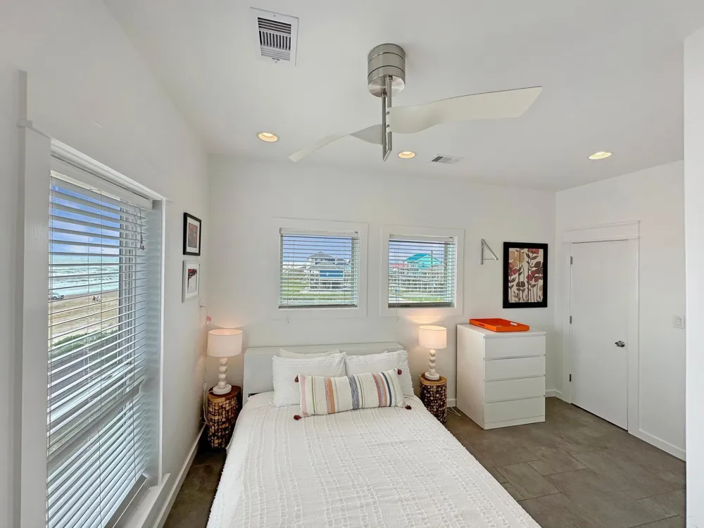 2496 Gilmore Crystal Beach, TX 77650